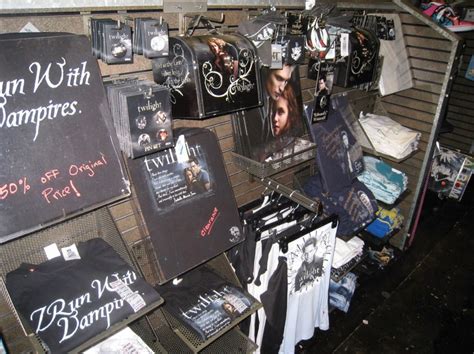 Twilight Hot Topic Twilight Pictures Twilight Twilight Cast