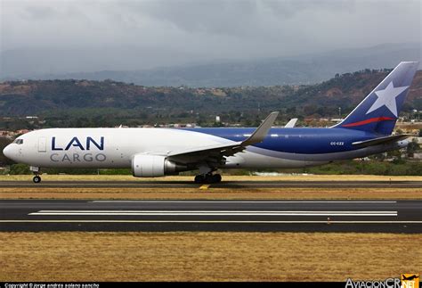 Cc Czz Lan Cargo Boeing F Er Aviacioncr Net