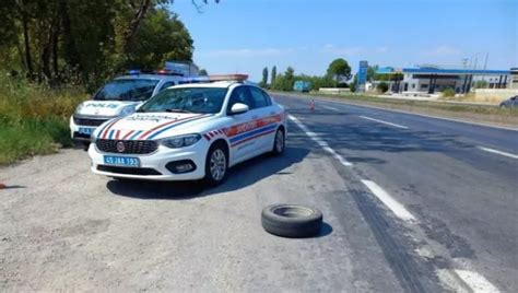 Manisa da otomobilden fırlayan lastiğin isabet ettiği polis memuru