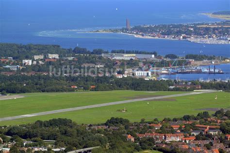 Kiel Von Oben Gel Nde Des Flughafen In Kiel Im Bundesland Schleswig