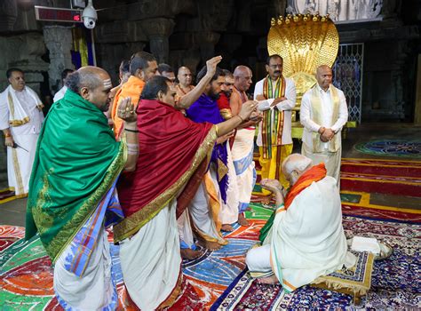 Pm Offers Prayers At Sri Venkateswara Swamy Temple In Tirumala Andhra