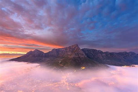 Beautiful Table Mountain Sunrise with Mist | Photography Tours