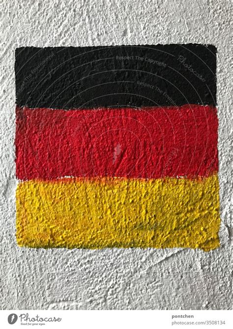 Deutschlandflagge Auf Hauswand Gemalt Schwarz Rot Gold Ein