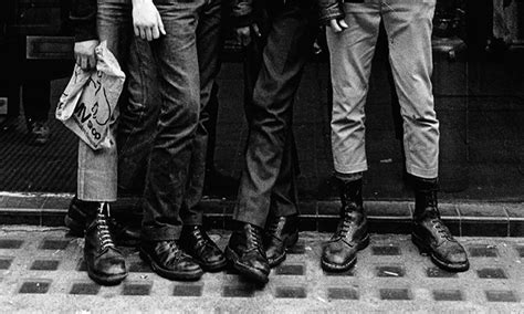 SEX PISTOLS x DR MARTENS เมอความขบถพงกรอกปะทะสไตลคลาสสกแบบผด