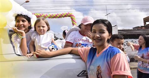 Crianças Ganham Asas No Círio De Nazaré Entenda A Procissão Do Carro