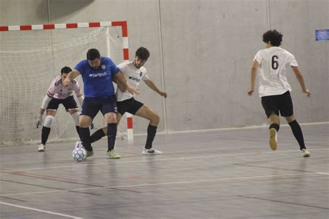 Du Jeu Et Du Spectacle Pour Les Finales Futsal Seniors District De