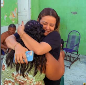 Pré candidata à prefeitura de Bayeux Tacyana Leitao se emociona ao