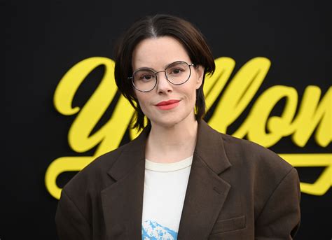 Emily Hampshire A Delight To Watch On Screen Stars In Sex Rom The End Of Sex