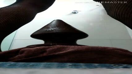 Plug Anal Gigante Na Bunda