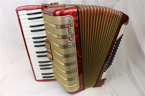 3302 Red Hohner Concerto Ii Piano Accordion Mm 34 72