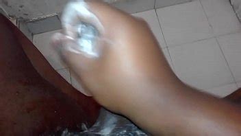 Masturbandome en el baño XVIDEOS