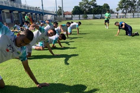 Sosok Baru Hadir Dalam Latihan Pagi Persib Bandung Hari Ini Prfm News