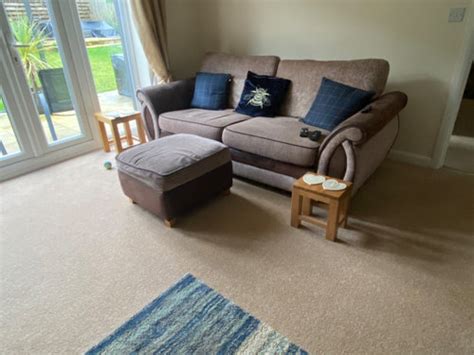 What Colour Sofa Goes With Oatmeal Carpets