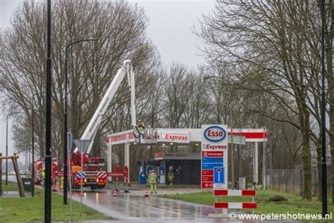 Brandweer In Actie Voor Stormschade Bij Tankstation Amstelhoek Peters