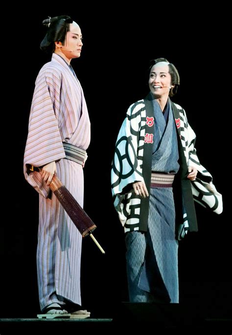 宝塚歌劇月組公演「月の灯影（ほかげ）」（作・演出、大野拓史）が14日、兵庫・宝塚バウホールで初日の幕を開けた。 宝塚 宝塚 歌 劇団 月