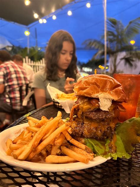 Hilo Burger Joint Restaurant Reviews Photos And Phone Number Tripadvisor