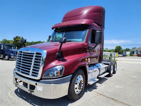 2018 Freightliner Cascadia 125 Day Cab Truck 450hp 10 Speed Manual