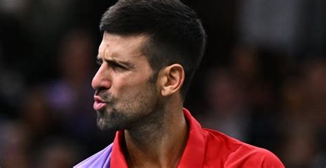 Djokovic amplia vantagem para Alcaraz e fica a uma vitória de fechar