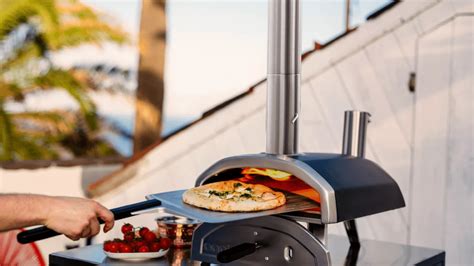 Ooni Fyra Pizza Oven Review - Best Pellet Pizza oven in 2024