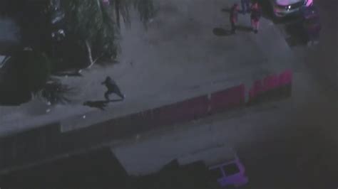 Police Chase Suspect Ditches Car Tries To Hide In Nearby La Homes Fox 11 Los Angeles