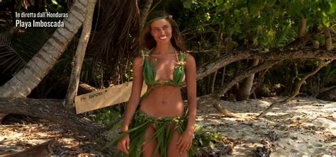 BEATRICE MARCHETTI NUDA SOTTO IL BIKINI FOGLIA Dettaglio Hot All Isola Dei Famosi