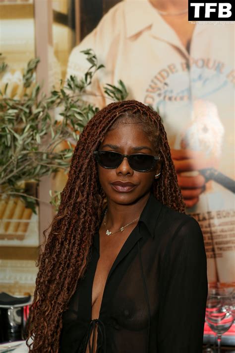 Zeze Millz Flashes Her Nude Tits At The Boohooman X Davide Launch Party In London Photos