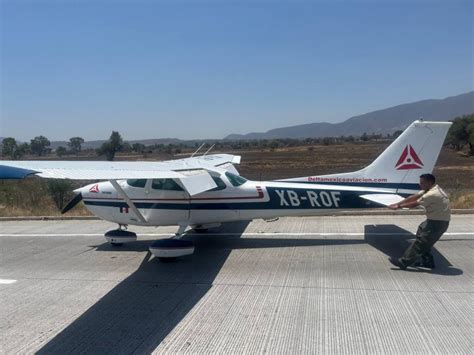 Aterriza De Emergencia Avioneta En Macrolibramiento