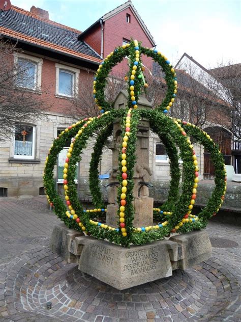 Zwei Osterbrunnen Zieren Poppenhausen Fuldaer Nachrichten