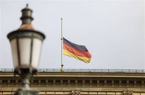 Trauerbeflaggung Am Donnerstag In Deutschland