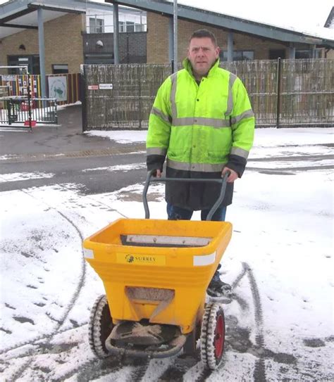 Tatsfield in the snow: How Surrey's highest village copes in extreme ...