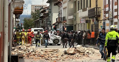 Un Terremoto De Magnitud Deja Al Menos Muertos En Ecuador Y Uno