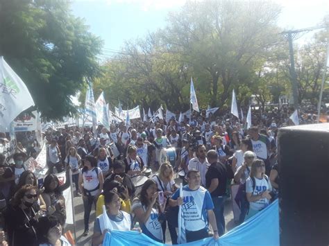 Lucha Salarial Paro Docente Masiva Movilización En Viedma