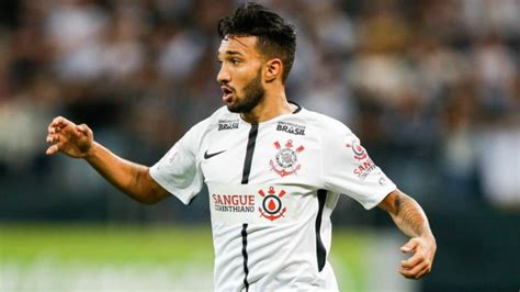 CLAYSON É DETIDO APÓS JOGO DO CORINTHIANS POR SUPOSTA AGRESSÃO A