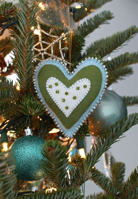 Diy Felt Heart Ornaments With Beading Dans Le Lakehouse Beaded