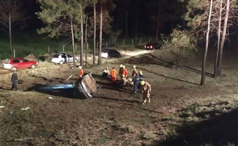 Df Mulher Fica Presa S Ferragens Ap S Carro Cair Em Ribanceira