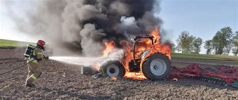 Pożar ciągnika rolniczego w miejscowości Szyleny gm Braniewo Komenda