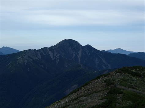 憧れの白峰三山縦走 3日目（農鳥小屋から奈良田まで） 北岳・間ノ岳・農鳥岳の写真11枚目 塩見岳見えた！ Yamap ヤマップ