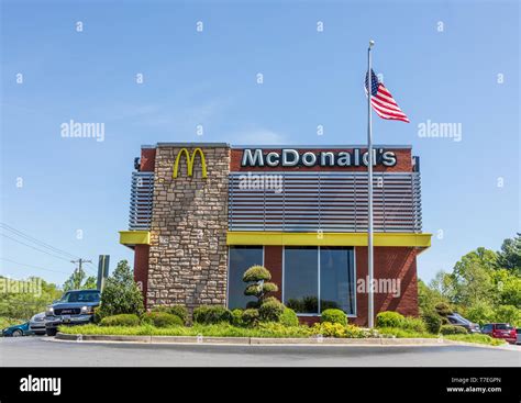 Mcdonalds Restaurant Us Flag Fotograf As E Im Genes De Alta Resoluci N