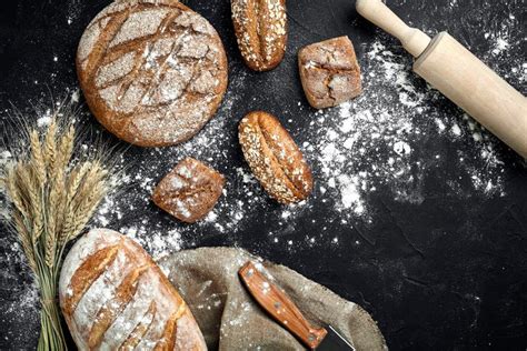 Pan De Centeno Hecho En Casa Asperjado Con La Harina Y Los Diversos