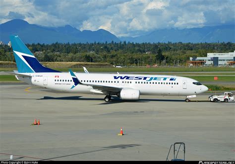 C GWUX WestJet Boeing 737 8CT WL Photo by Björn Huke ID 909031