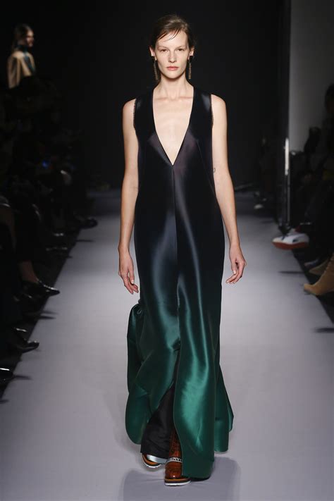 Смотри показ Lanvin здесь!