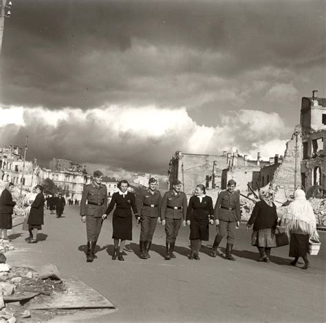1942 рік #Ukraine #Kyiv Серія (судячи з усього, пропагандистська) фото ...