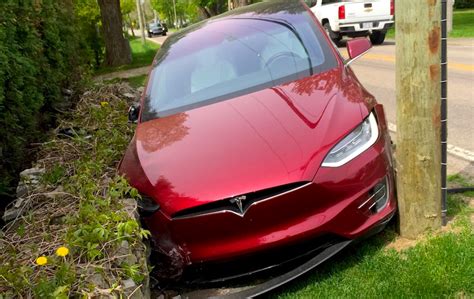 Rare Tesla Model X Founder Series crashes, driver unsure if Autopilot ...