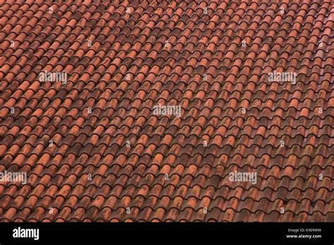 El Techo De Tejas Rojas Textura Del Fondo Fotograf A De Stock Alamy