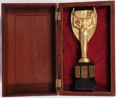 Trofeo Jules Rimet El Trofeo Que Consta De Una Taza Decagonal