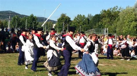 Pamplona El Grupo De Dantzaris Duguna Bailar Este Jueves La Soka