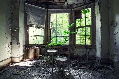 20 Haunting Photos Of Abandoned Asylums In The United States