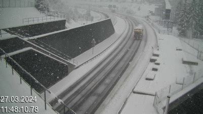 Kilometer Stau Vor Dem Gotthard S Dportal