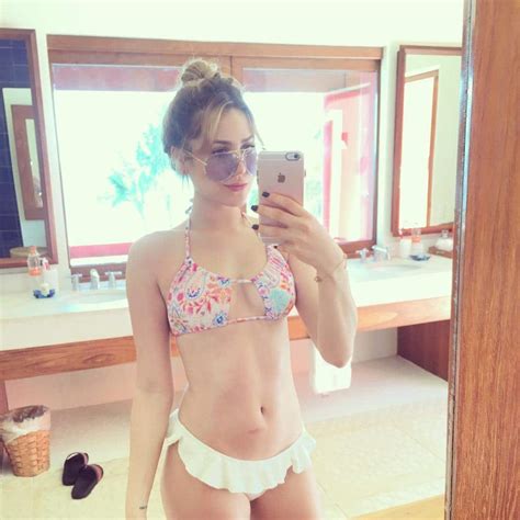 Hot Sexy Fernanda Gómez Bikini Pics