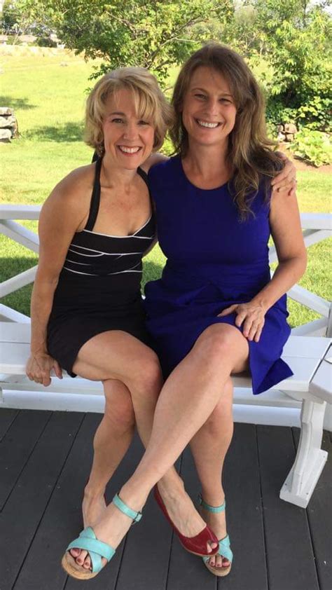 2 Lovely Leggy Milfs Rcrossedlegs